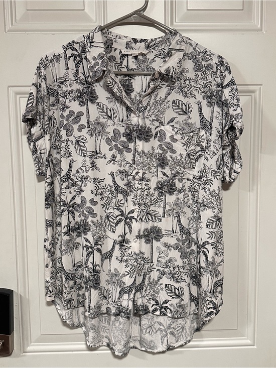 Jane and Delancey Tops - Jane and Delancey White and Black Giraffe-Print Button Down Shirt